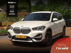 BMW X1 - sDrive20i ParelWeiss | Full Options | HUD | NavPro | Stoelverw | All wheater | Uniek