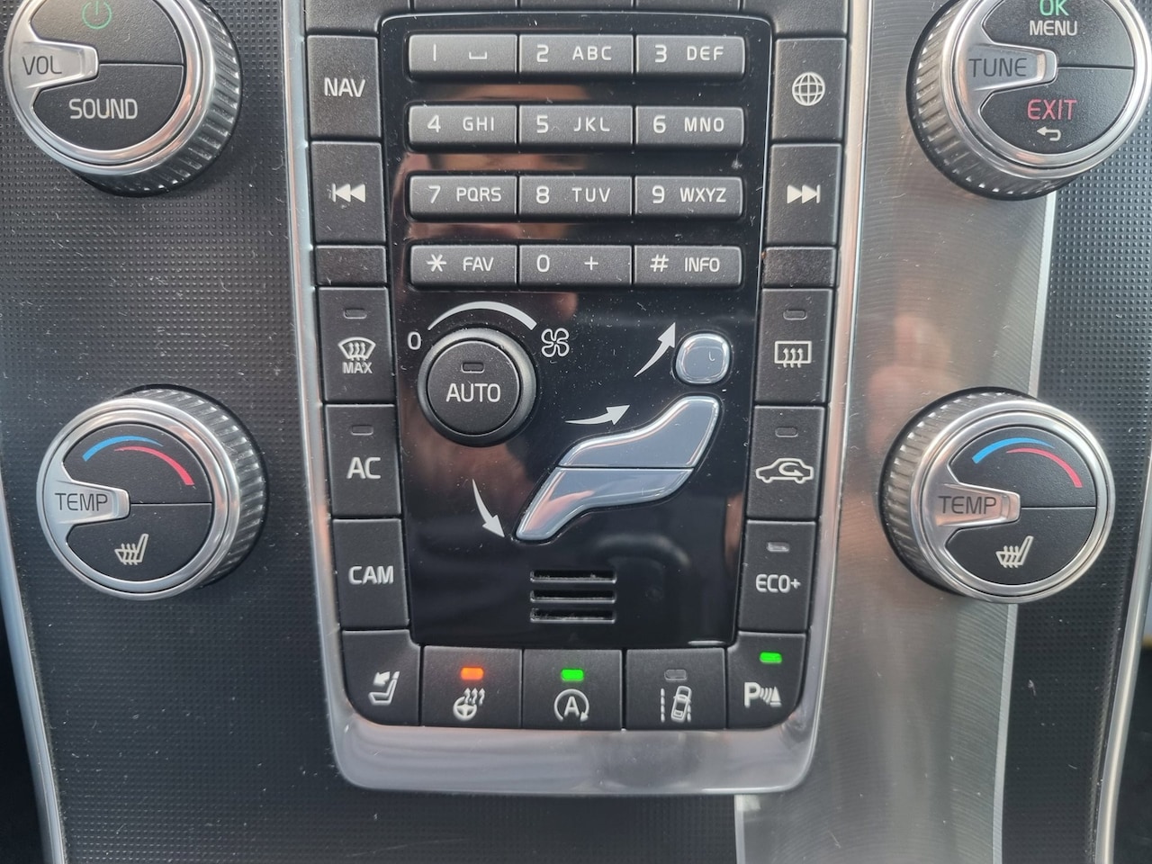 Volvo V60 - 2.0 T4 Summum R- Design Leder Camera - AutoWereld.nl