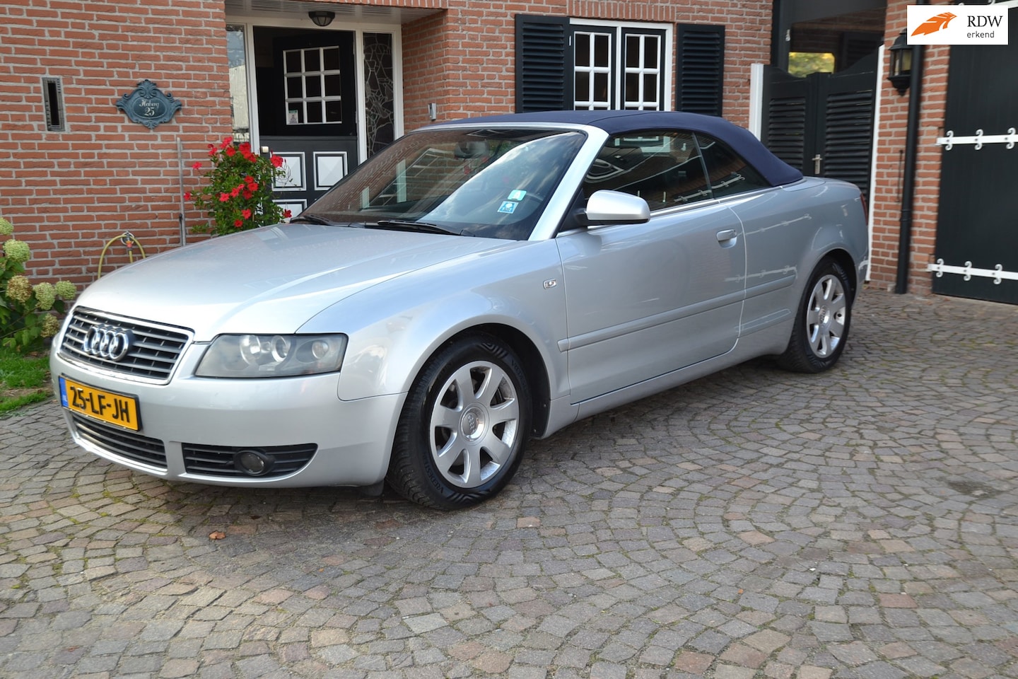 Audi A4 Cabriolet - 2.4 V6 Exclusive - Automaat - Airco - Leer - Velgen - Cruise control - Parkeersensoren - M - AutoWereld.nl