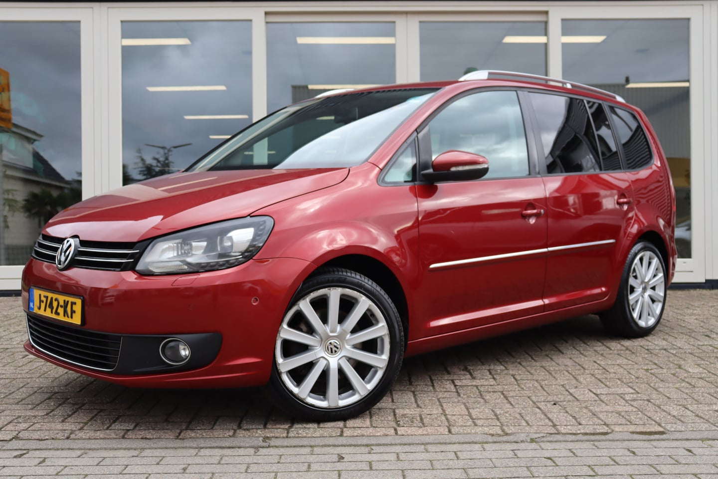 Volkswagen Touran - 1.4 TSI Highline 7p 1.4 TSI Highline 7p, **Diverse Beschadigingen**Climate, Cruise, PDC V+A, Trekhaak, Stoelve - AutoWereld.nl