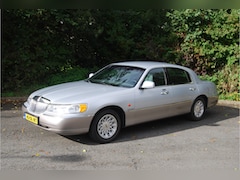 Lincoln Town Car - 4.6 Signature 205 PK AUTOMAAT | CLIMATE | BLUETOOTH | STOEL VERWARMING | ELEKTR.STOELEN