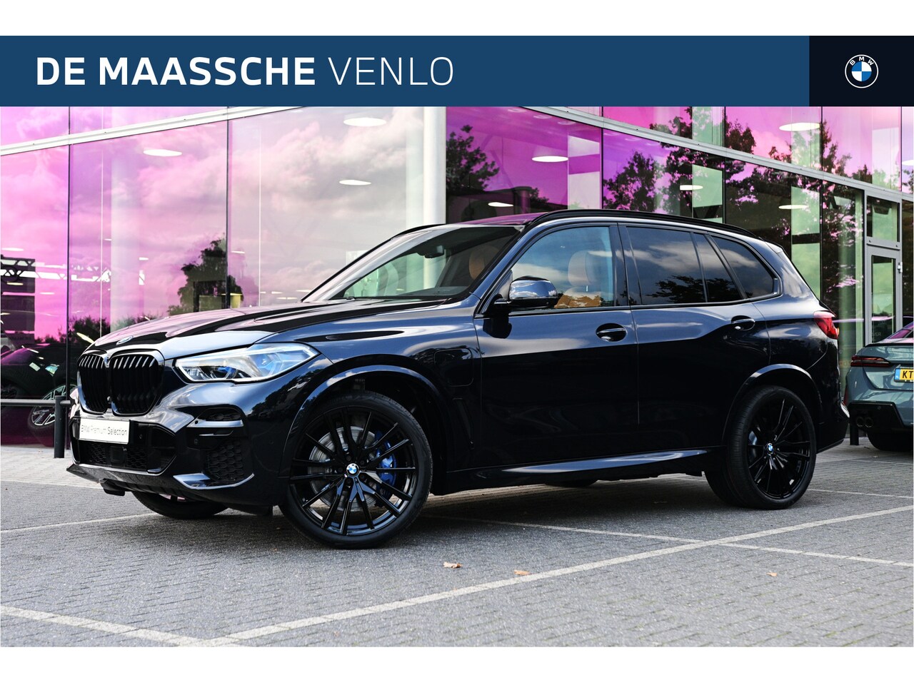 BMW X5 - xDrive45e High Executive M Sport Automaat / Panoramadak / Trekhaak / Sportstoelen / Laserl - AutoWereld.nl