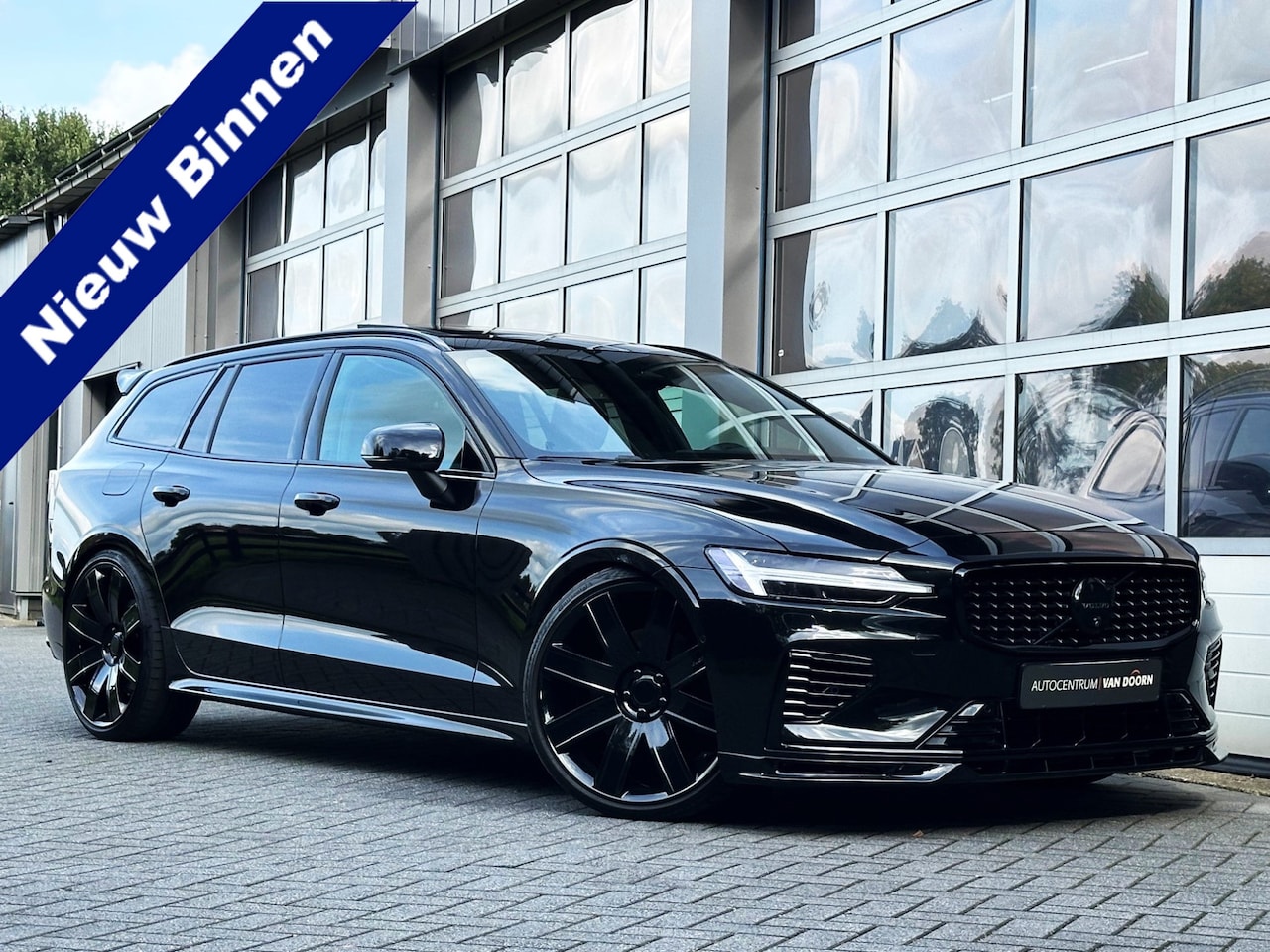 Volvo V60 - 2.0 T8 Hybrid AWD | Ultra Dark | UNIEK! | Heico pakket | Polestar tuning | 21" | Bower Wil - AutoWereld.nl
