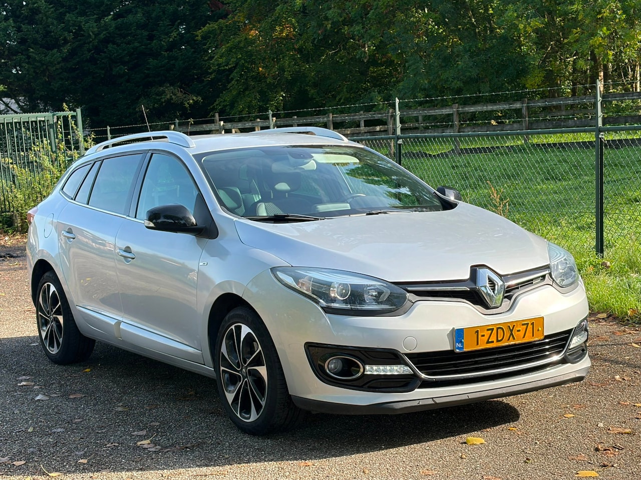 Renault Mégane Estate - 1.2 TCe Bose /Navi/Trekhaak/Airco/Cruise/ - AutoWereld.nl