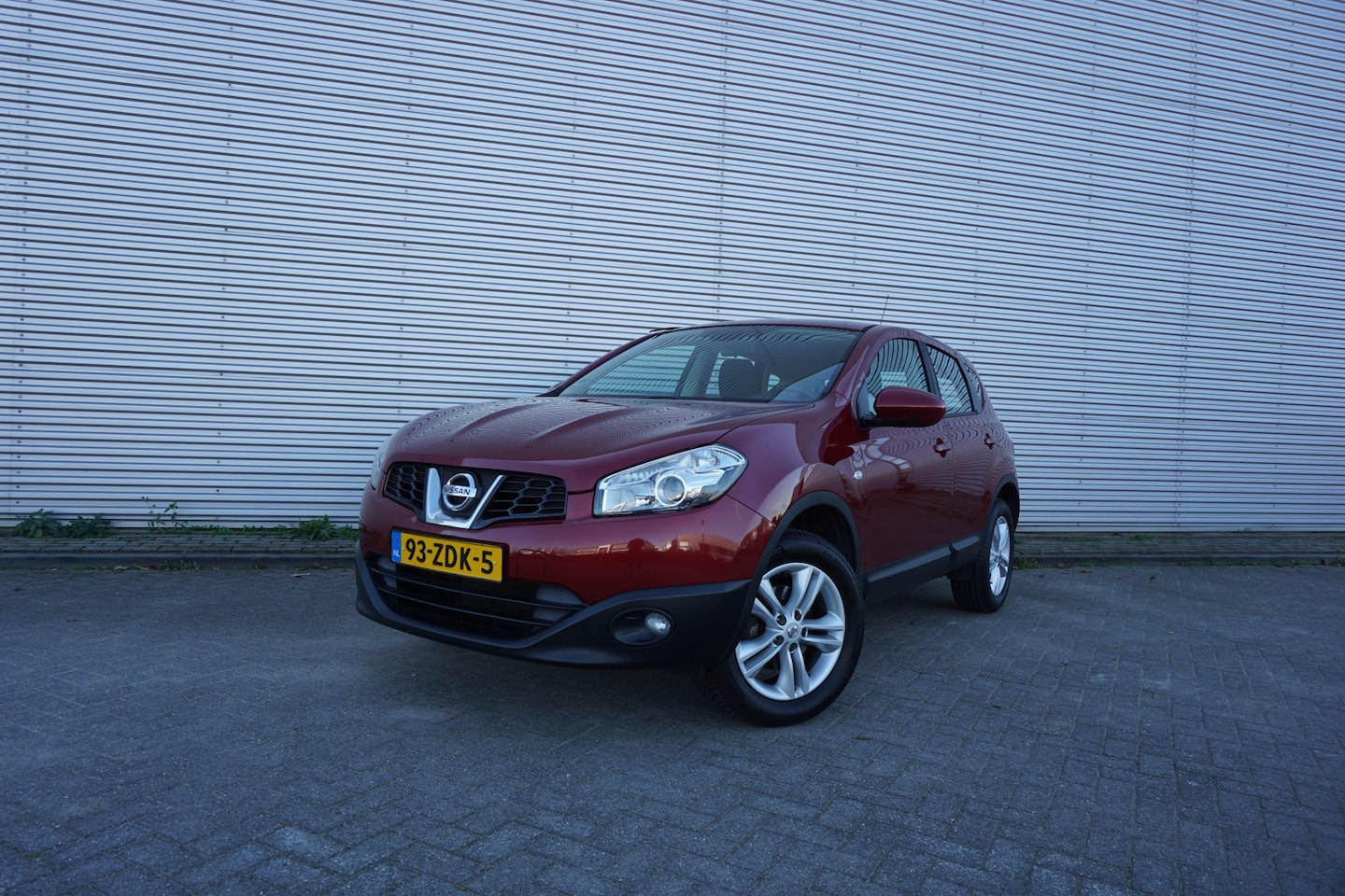 Nissan Qashqai - 2.0 Acenta Airco / Cruise / Elektr. ramen / Parkeers. / Trekhaak / Lm velgen / NAP - AutoWereld.nl