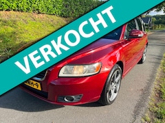 Volvo V50 - 1.6 Sport met een NIEUWE KOPPELING en oa: Lm 17", Trekhaak, Cruise, Clima, Telefoon BT, St