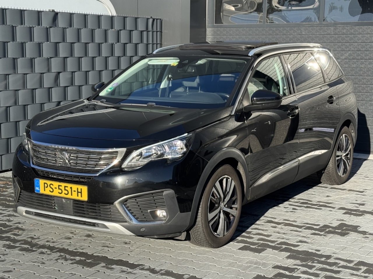 Peugeot 5008 - 1.2 PureTech 130pk EAT6 Allure *PANORAMA/NAVI/CAMERA - AutoWereld.nl