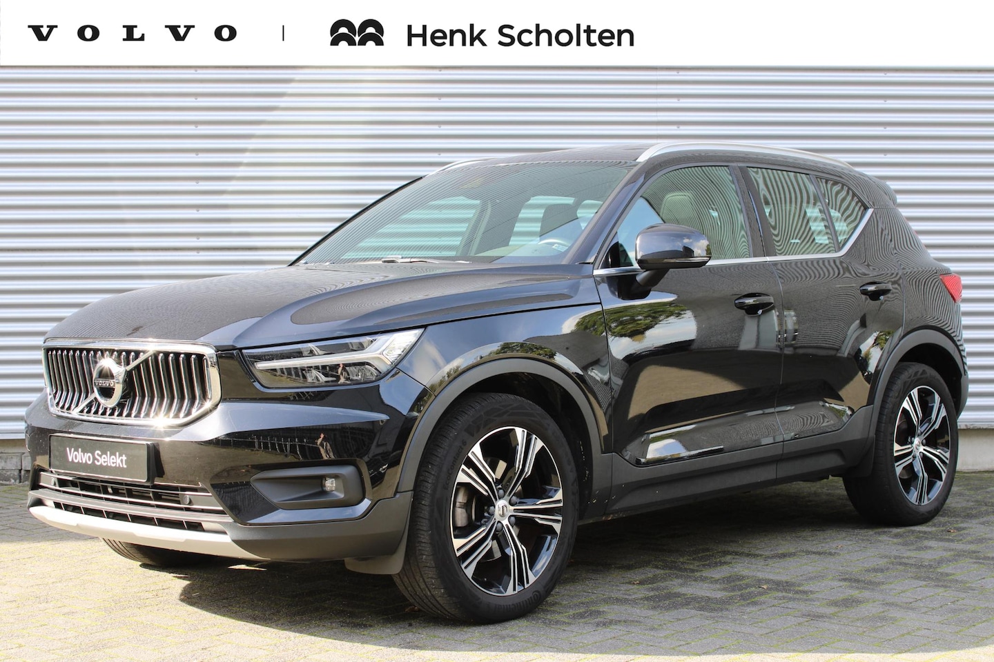 Volvo XC40 - 2.0 T4 Inscription | Lederen Bekleding | Trekhaak | Panoramisch Schuif-/Kanteldak | Pilot - AutoWereld.nl