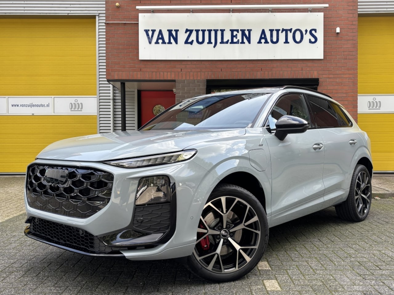 Audi Q3 - e-Hybrid S-Line 272pk Panorama 20" Tech Pro *5 jaar garantie* - AutoWereld.nl