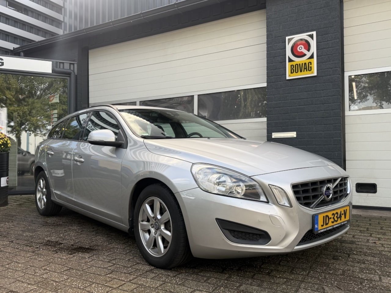 Volvo V60 - 2.4 D5 Summum 2.4 D5 Summum - AutoWereld.nl