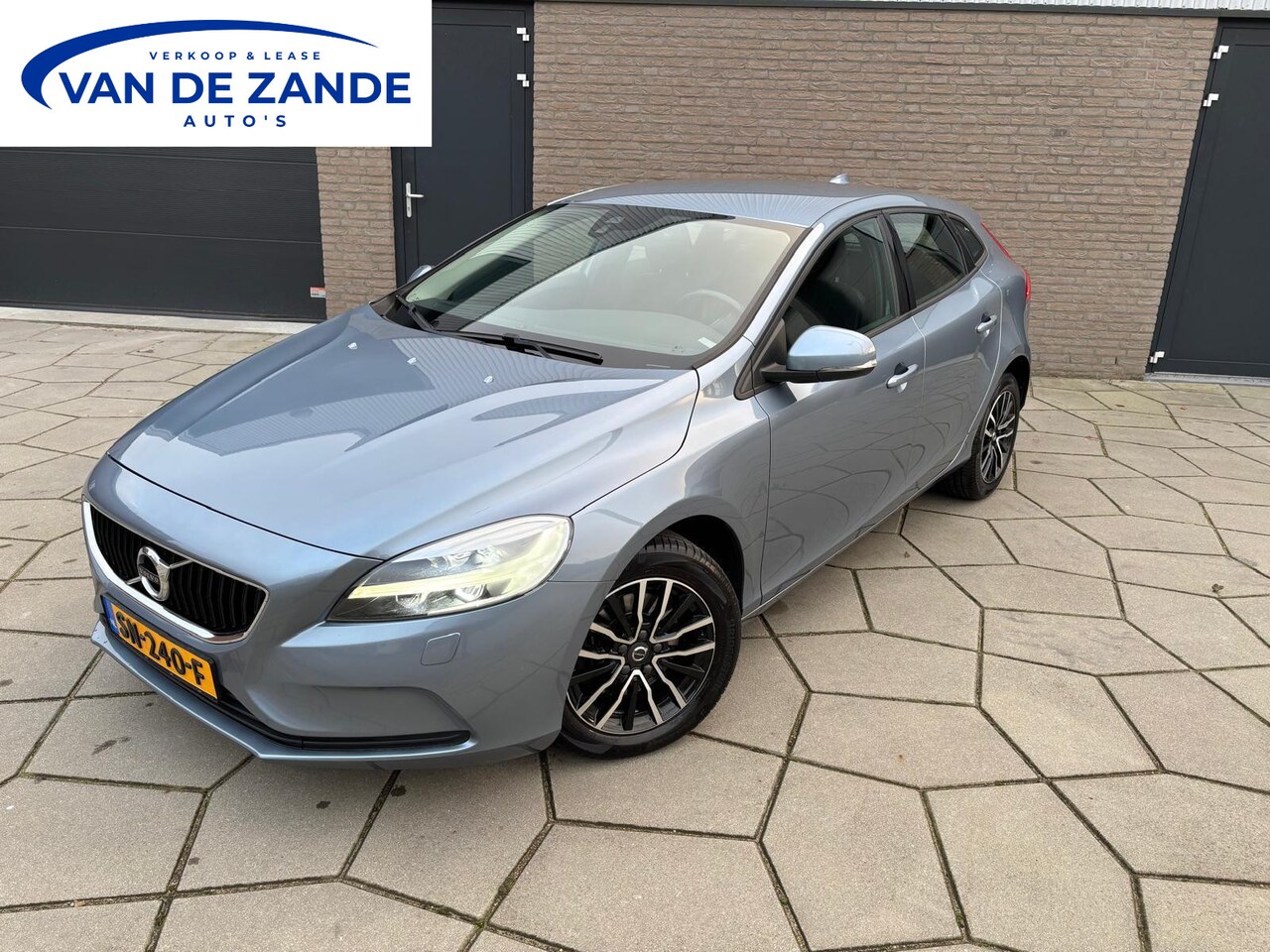 Volvo V40 - 2.0 T2 Nordic+ LUXURY|Nederlandse auto|Navi , LED verlichting en ASR - AutoWereld.nl