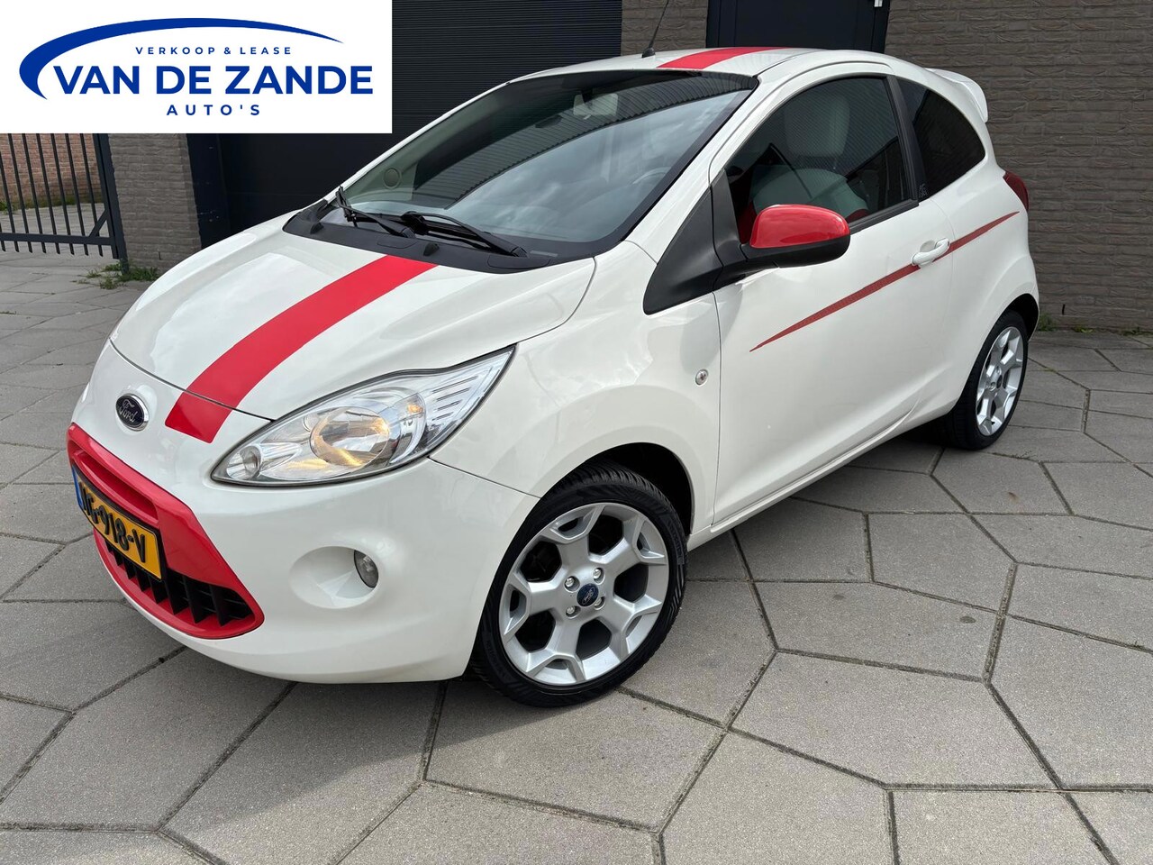 Ford Ka - 1.2 Limited Sportief uiterlijk |verwarmde voorruit|AIRCO|Licht metalen velgen met ALL-Seas - AutoWereld.nl