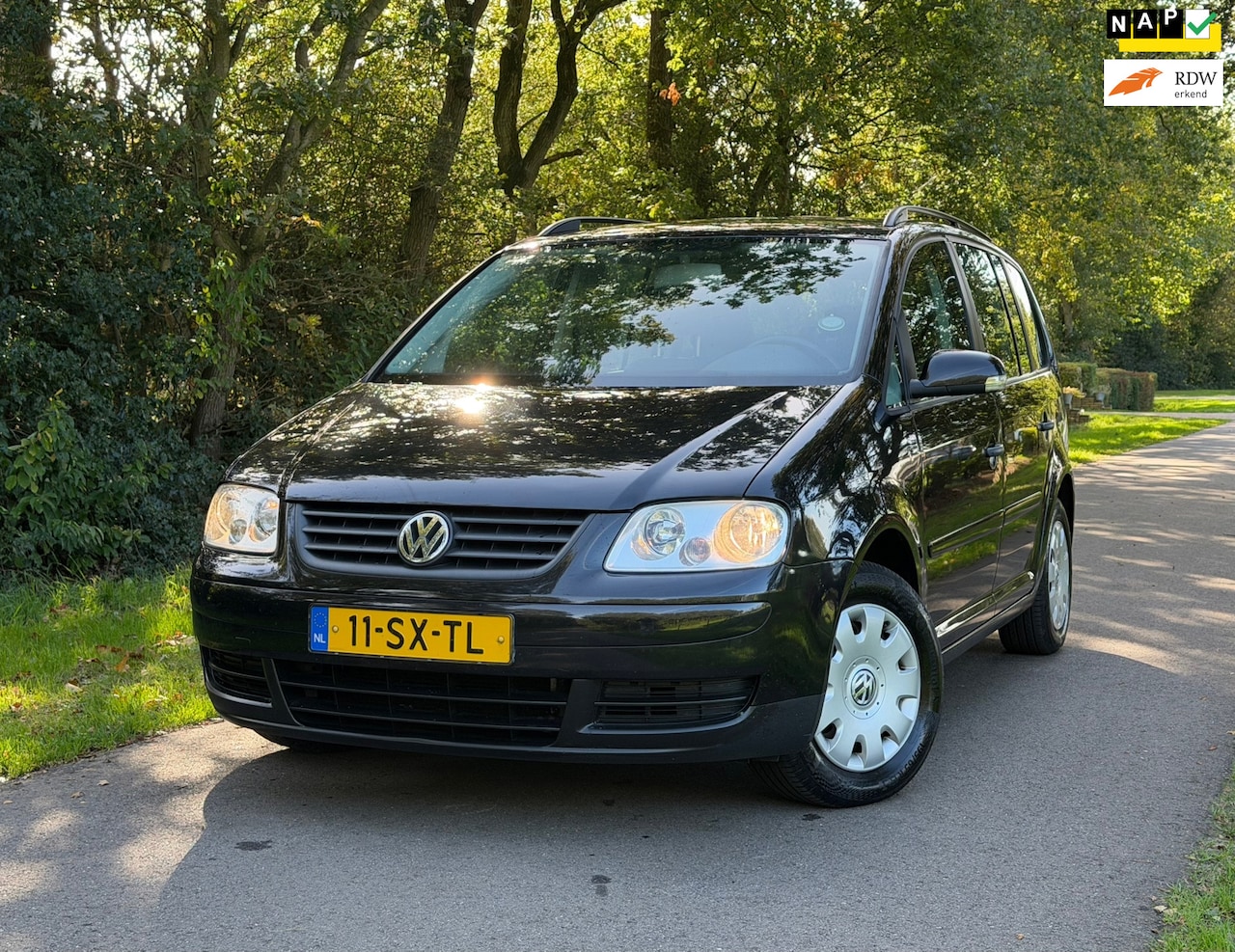 Volkswagen Touran - 1.6-16V FSI Business | NAP + Cruise control + Airco Nu € 2.475,- !!! - AutoWereld.nl