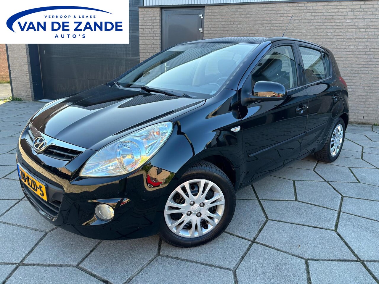 Hyundai i20 - 1.2i Business Edition|5 Drs|Airco|Zwartmetallic| - AutoWereld.nl