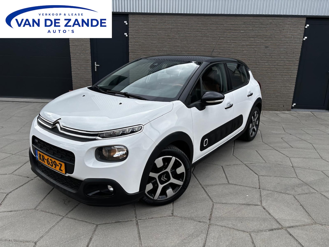 Citroën C3 - 1.2 PureTech S&S Shine| Frisse C3 vlotte Oranje accenten en bruikbare accecoires - AutoWereld.nl
