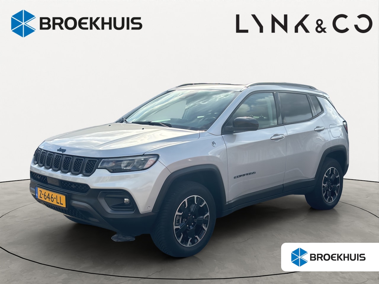 Jeep Compass - 4xe 240 Plug-in Hybrid Electric Trailhawk | Achteruitrijcamera | Trekhaak | Stoelventillat - AutoWereld.nl