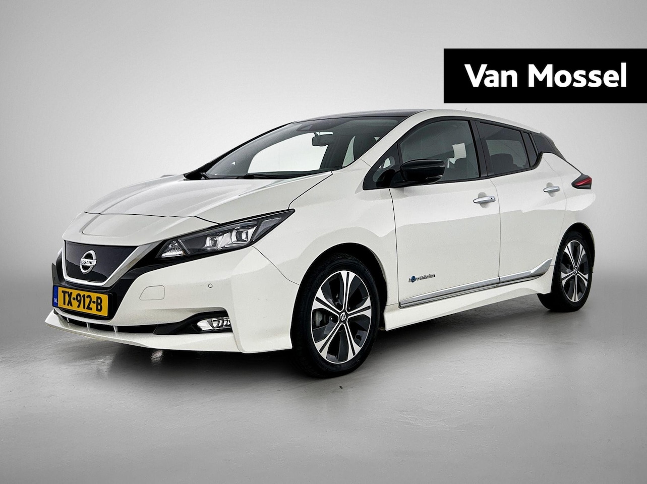 Nissan LEAF - Tekna 40 kWh | Apple Carplay/Android Auto | Parkeersensoren - AutoWereld.nl