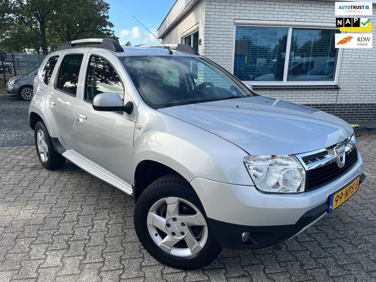 Dacia Duster - 1.6 Lauréate 2wd|Airco|Leder|Parrot| - AutoWereld.nl