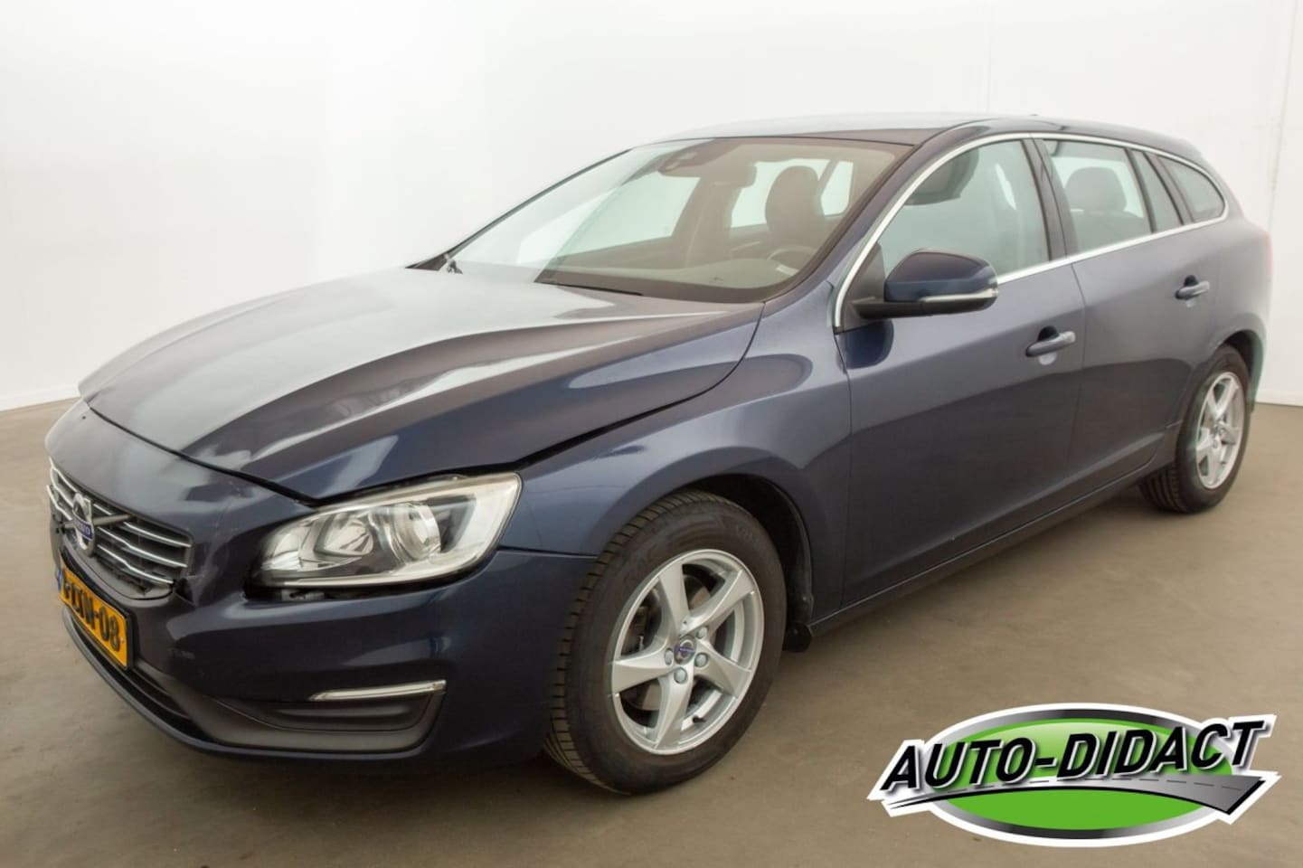 Volvo V60 - V-60 1.6 T3 Automaat Navi Clima Momentum - AutoWereld.nl
