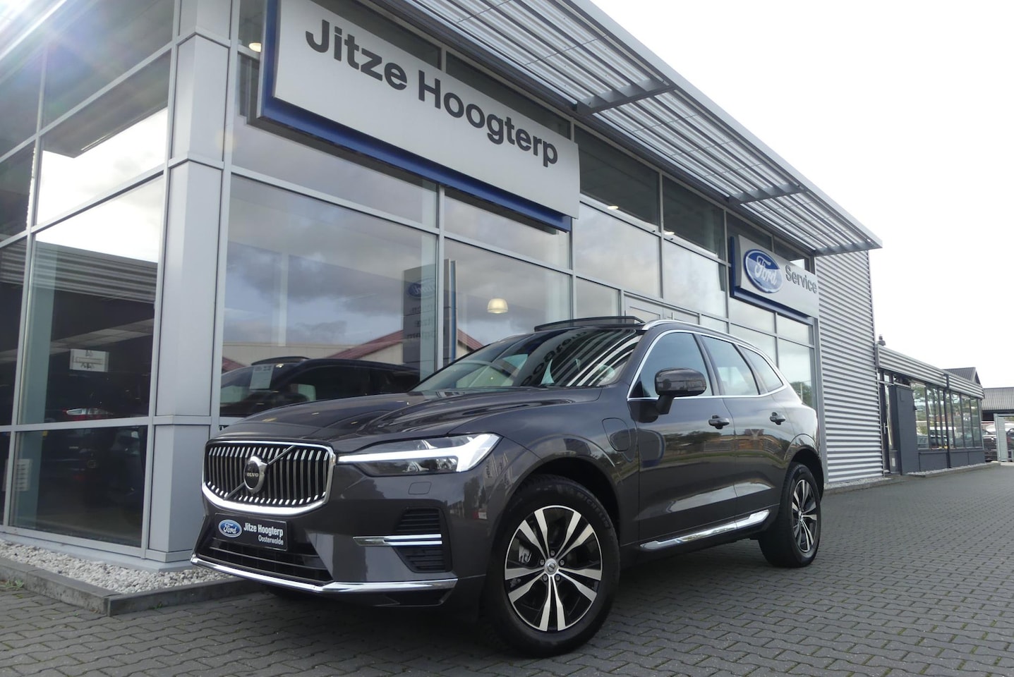 Volvo XC60 - 2.0 T6 Plug-in hybrid AWD Plus Bright ELEKT. TREKHAAK, PANO, LEER, MEMORY 2X, WINTER PACK, - AutoWereld.nl