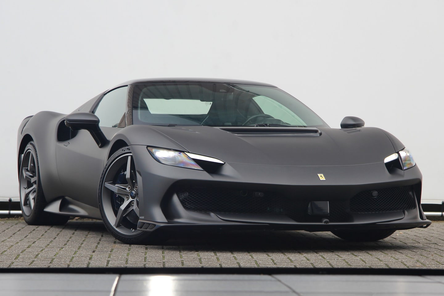 Ferrari 296 GTB - 3.0 V6 | Canna di Fucile Opaco | Lift | Gamma Wing | Surround View - AutoWereld.nl
