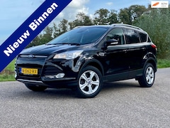 Ford Kuga - 1.5 Titanium Styling Pack 4WD AUTOMAAT AIRCO NAVI 182PK GOED ONDERHOUDEN