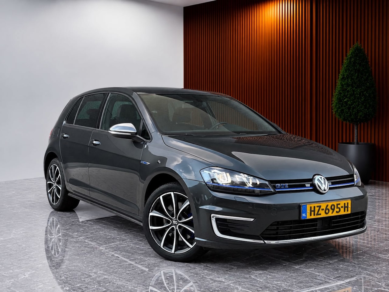 Volkswagen Golf - 1.4 TSI GTE 225PK (ADAPTIVE CRUISE CONTROL, CARPLAY, STOELVERWARMING, PDC V+A, LED, NETTE - AutoWereld.nl