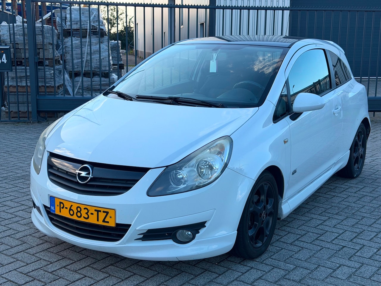 Opel Corsa - 1.4-16V '111' Edition Airco Elektrisch Ramen - AutoWereld.nl
