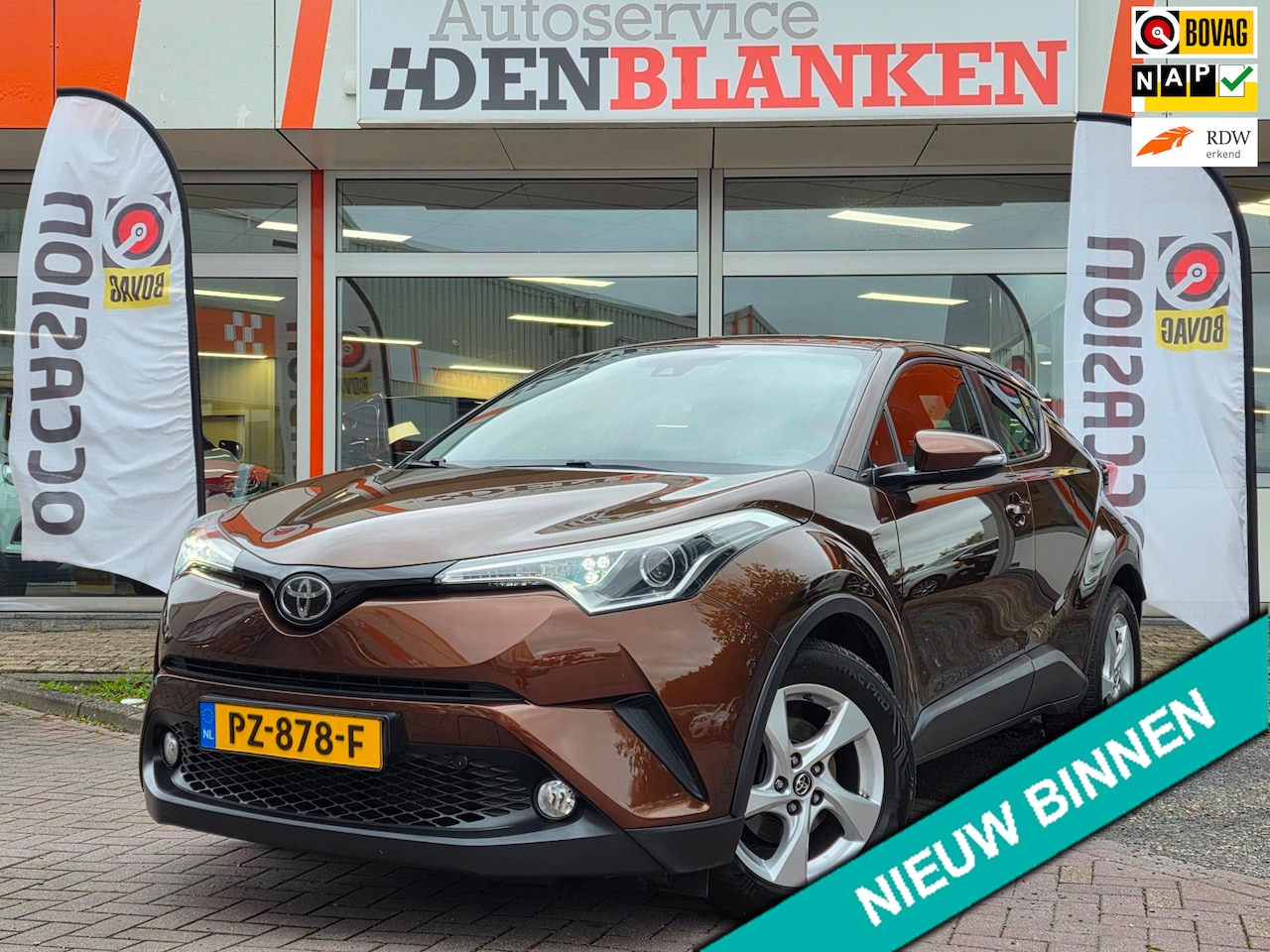 Toyota C-HR - 1.2 Dynamic 5drs BJ.2017 / Navigatie / Clima / Camera / Keyless / 17"Lmv / Trekhaak !! - AutoWereld.nl