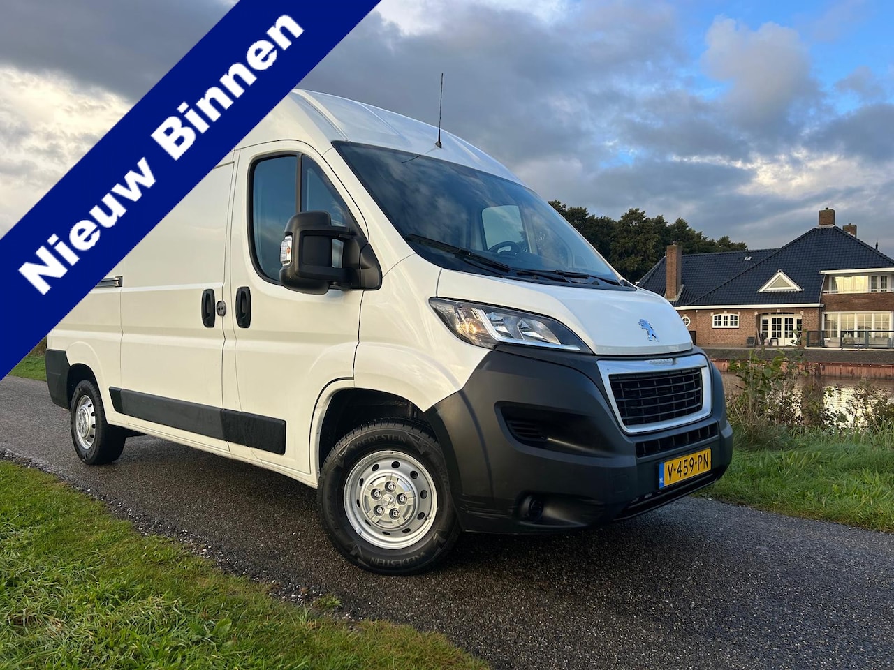 Peugeot Boxer - 330 2.0 BlueHDI L2H2 Premium | 3 Zitplaatsen | Bluetooth | Airco | Cruise - AutoWereld.nl