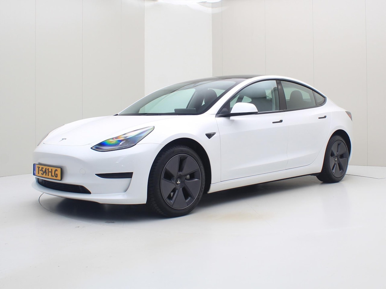 Tesla Model 3 - Standard RWD Plus UPGRADE 92.4% SoH [ AMD RYZEN+LFP-ACCU+WARMTEPOMP+AUTOPILOT ] - AutoWereld.nl