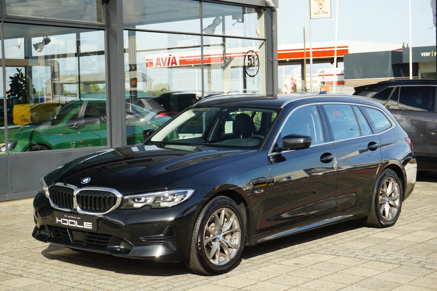 BMW 3-serie Touring - 330e | trekhaak | ACC | 92% Soh - AutoWereld.nl