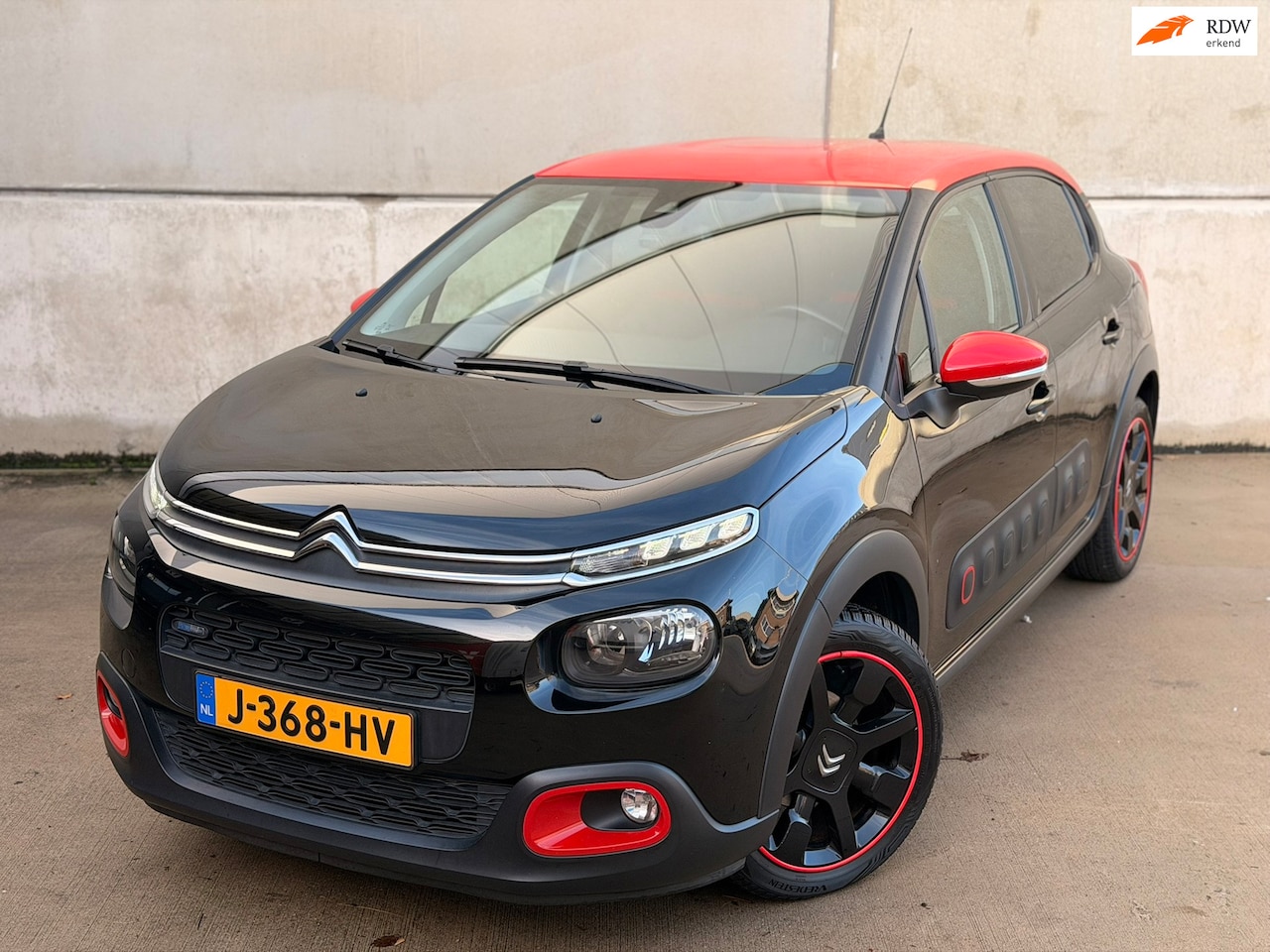 Citroën C3 - 1.2 Shine 17'' Cruise Clima CarPlay 12mnd garantie 3x isofix Stoelverwarming - AutoWereld.nl