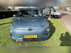 Hyundai Kona Electric - EV Premium 64 kWh | SOH 97.6% | stoelventilatie en stoelverwarming | achteruitrijcamera |