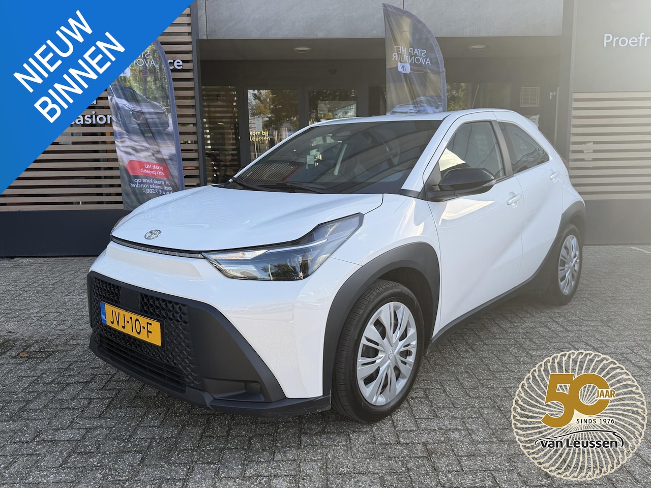 Toyota Aygo X - Hybrid 115 play AD-CRUISE APPLE/ANDROID CAMERA EL-RAMEN EL-SPIEGELS NAVI NL-AUTO - AutoWereld.nl