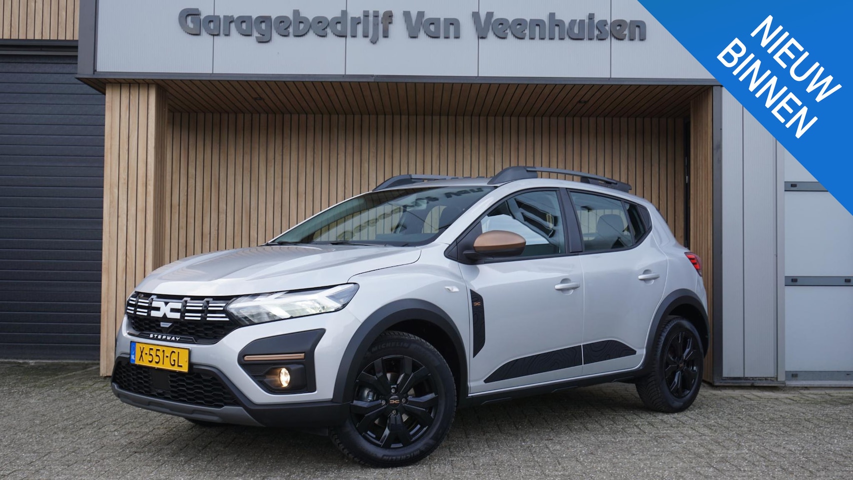 Dacia Sandero Stepway - 1.0 TCe 90pk Automaat Extreme Schuifdak LED A-Camera Cruise Control DAB 19875km! *NL auto* - AutoWereld.nl