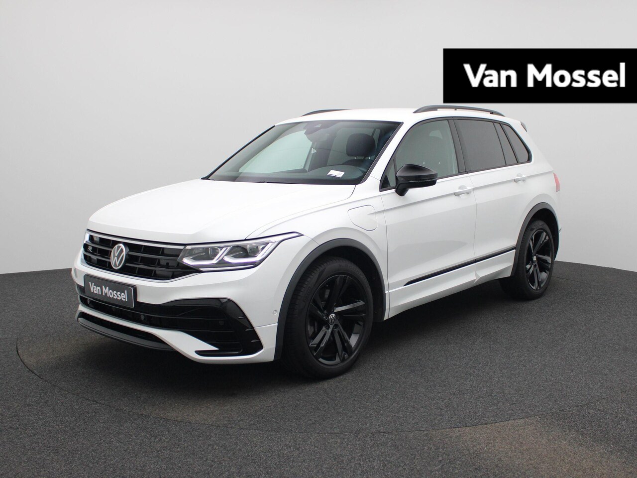 Volkswagen Tiguan - 1.4 TSI eHybrid R-Line Business+ 245 PK| Dealeronderhouden | Trekhaak | Achterklep Elektri - AutoWereld.nl