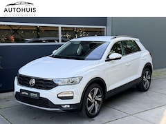 Volkswagen T-Roc - 1.5 TSI 150pk DSG Style Camera Apple Carplay Stuur + Stoelverw. Adaptive Cruise Control