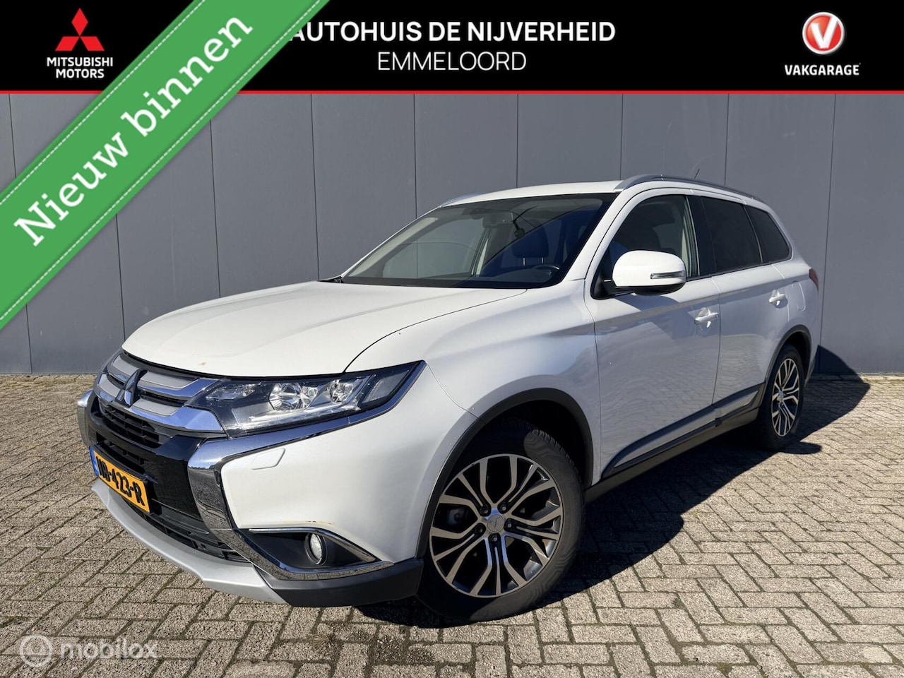 Mitsubishi Outlander - 2.0 Instyle |leer| 7 persoons|trekhaak - AutoWereld.nl