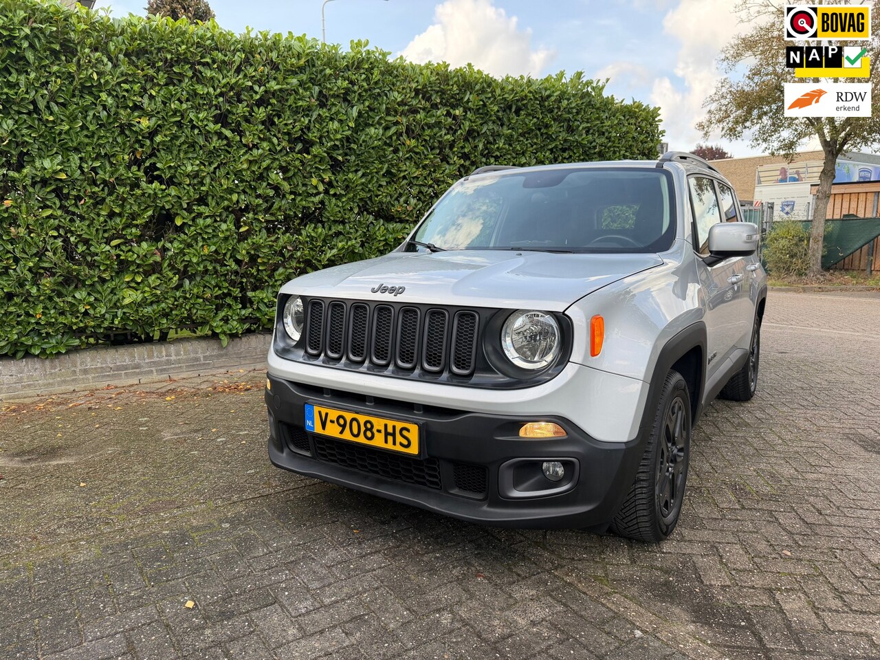 Jeep Renegade - 1.4 MultiAir Longitude Benziene Grijs kenteken - AutoWereld.nl
