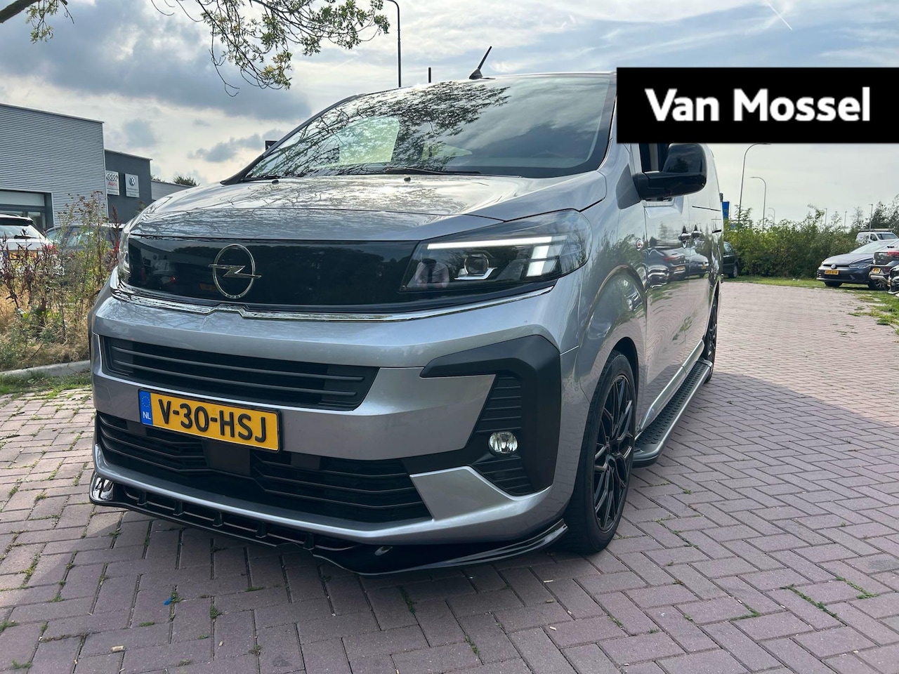 Opel Vivaro - 2.0 Diesel 145 S&S L3 DC lederen bekleding | Side bars | 18 lm velgen - AutoWereld.nl