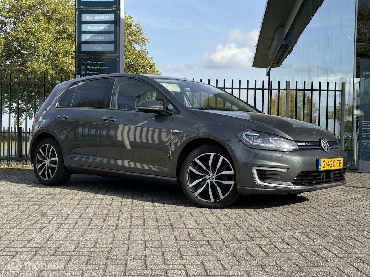 Volkswagen e-Golf - | Winterpack | ACC | Carplay | Led - AutoWereld.nl