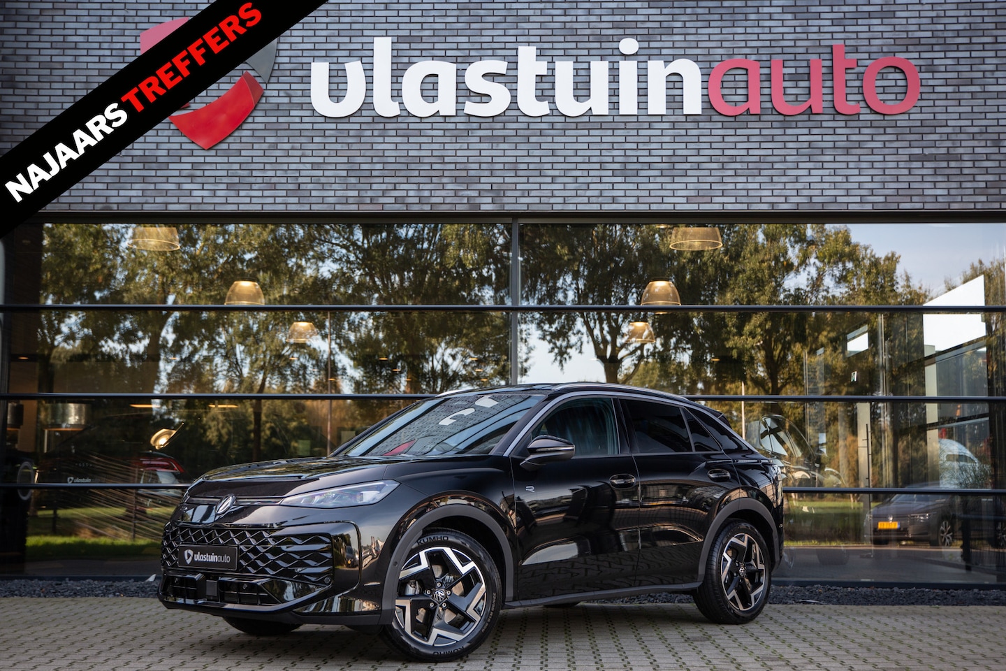 Volkswagen T-Roc - 1.5 eTSI R-line , Trekhaak, Apple Carplay, Adaptive Cruise, Stoel/stuurverwarming, - AutoWereld.nl