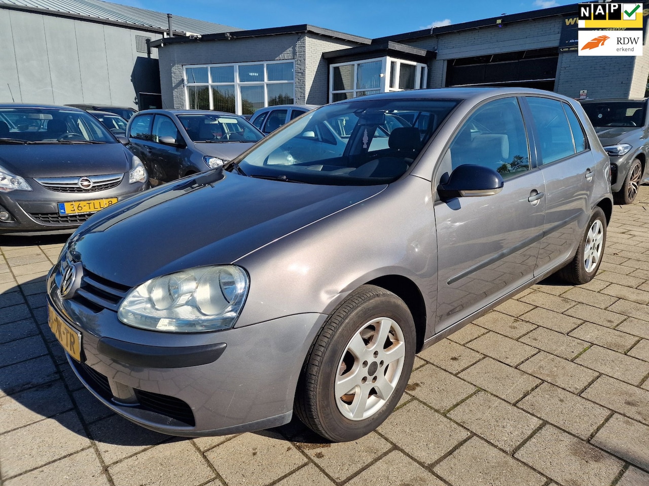 Volkswagen Golf - 1.6 FSI Comfortline/Apk 23-9-2027 - AutoWereld.nl
