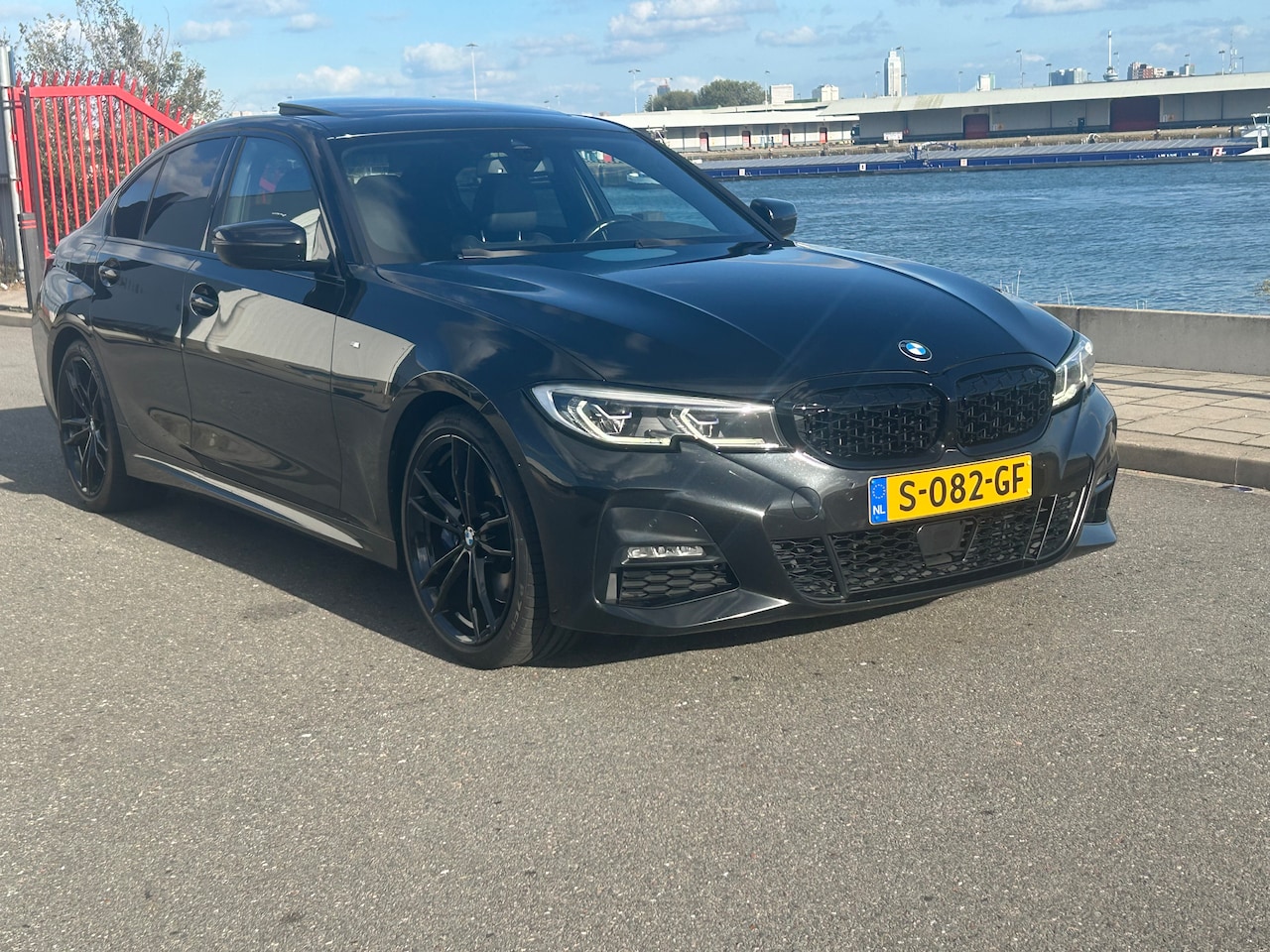BMW 3-serie - 330i High Executive AUT M PAKKET LASER PANO CAMERA FULL - AutoWereld.nl