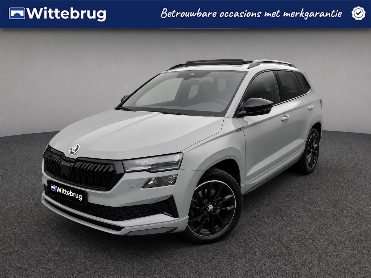 Skoda Karoq - 1.5 TSI ACT 150pk Sportline DSG Automaat / Panorama schuifk dak / Led Matrix / LM 18 inch - AutoWereld.nl