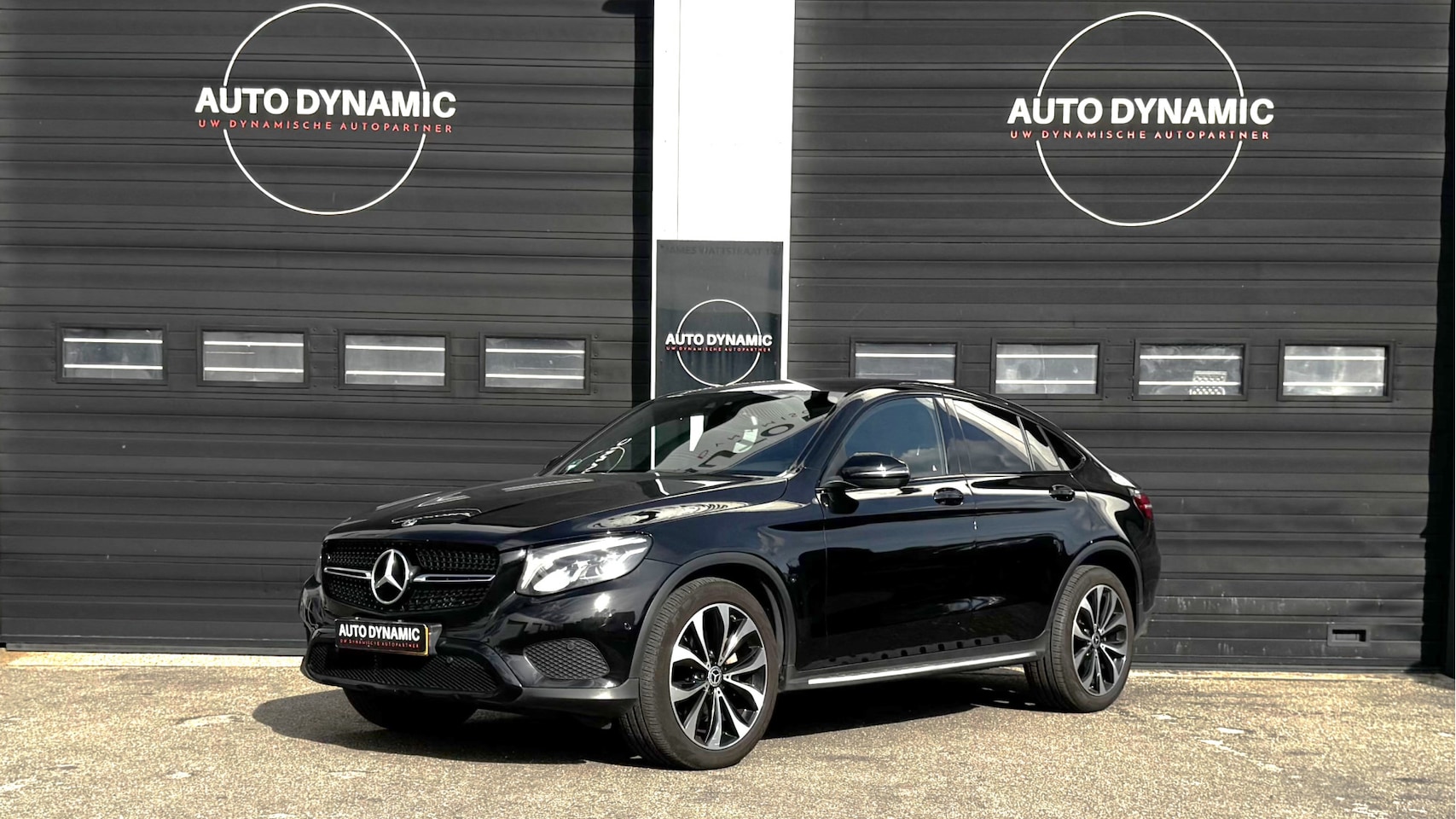 Mercedes-Benz GLC-klasse Coupé - 250 4MATIC Business Solution | Glazen Schuifdak Black line | electr Trekhaak | Leer - AutoWereld.nl