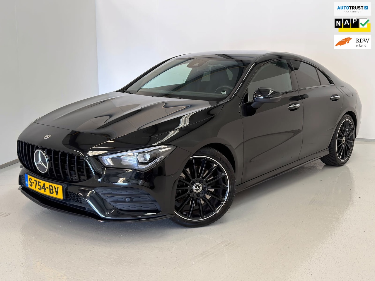 Mercedes-Benz CLA-Klasse - 200 AMG Line / NL-auto / 1e eig. / Sfeerverlichting - AutoWereld.nl