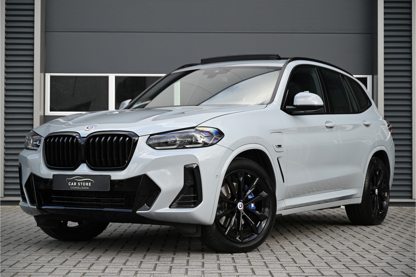 BMW X3 - xDrive30e M-SPORT / PANO / M-SEATS / LED / CAMERA / MEMORY / BROOKLYN GREY / DEALERONDERHO - AutoWereld.nl