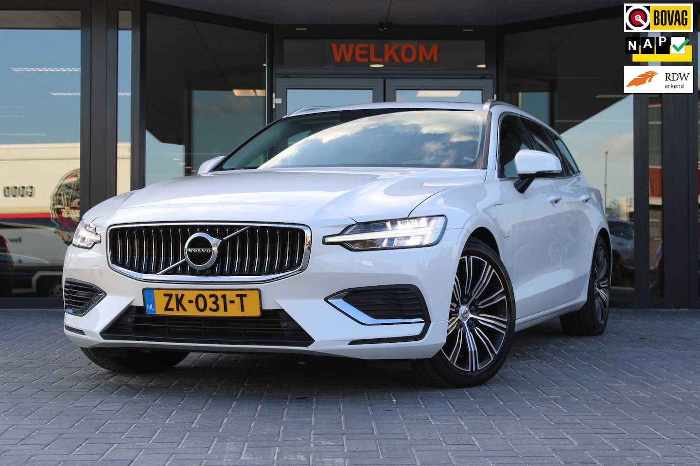 Volvo V60 - 2.0 T8 Twin Engine AWD Inscription 2.0 T8 Twin Engine AWD Inscription, Pano, H/K, ACC, Camera, Stoelverwarming, Stoelventilat - AutoWereld.nl